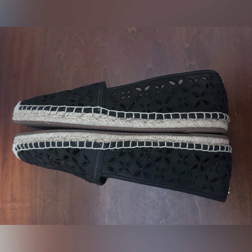 Elegant Black Lace Espadrilles - Picture 5 of 13